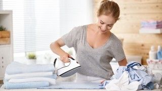 Bügeln: So klappt es mit der perfekten Wäschepflege