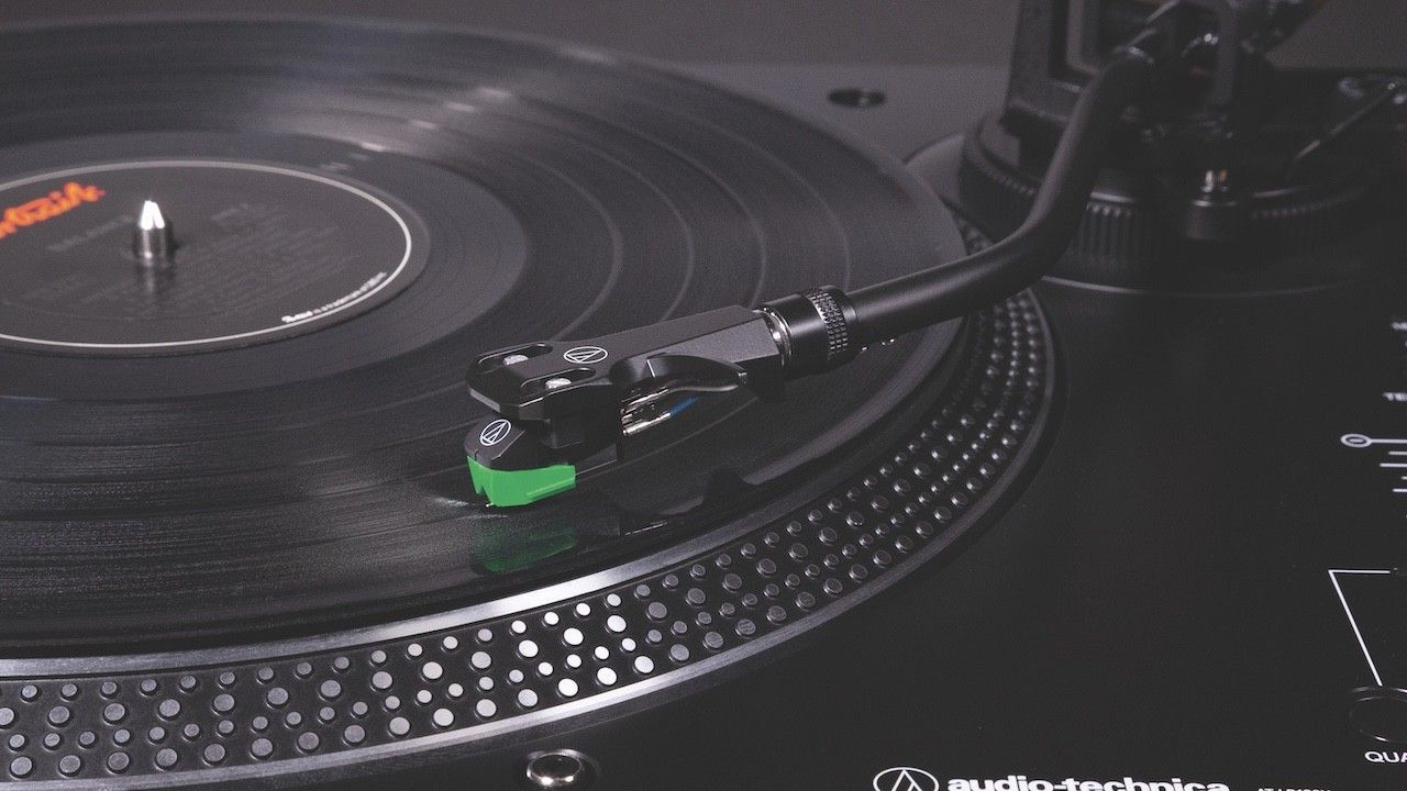 Audio-Technica AT-LP120X USB: Plattenspieler für DJs und Musik-Fans